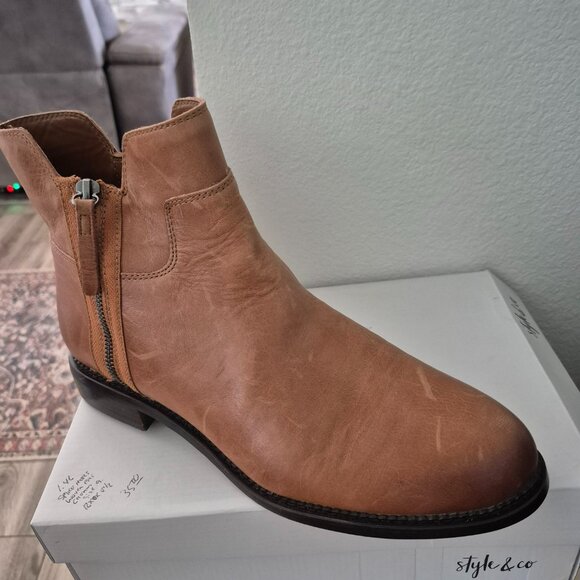 FRANCO SARTO Women's Halford Ankle Bootie - Picture 1 of 3